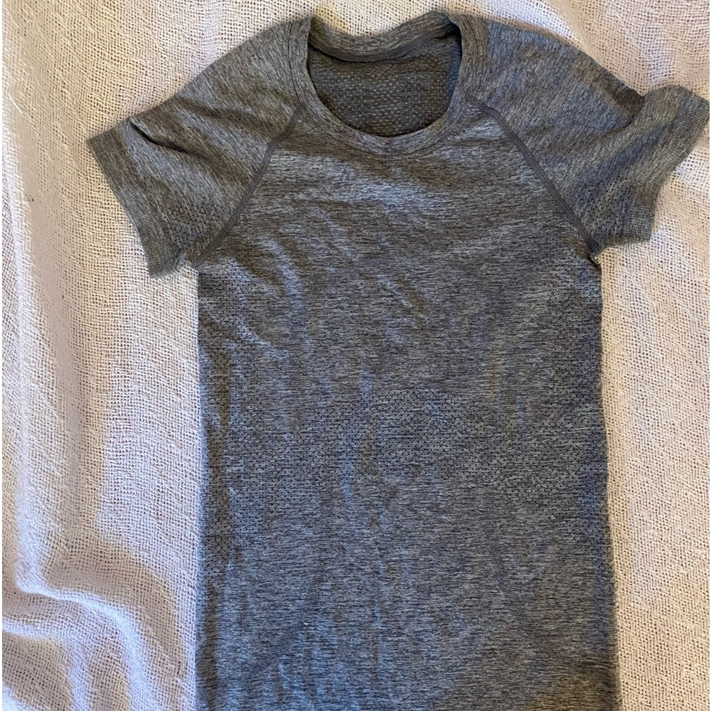 grey lululemon swiftly top